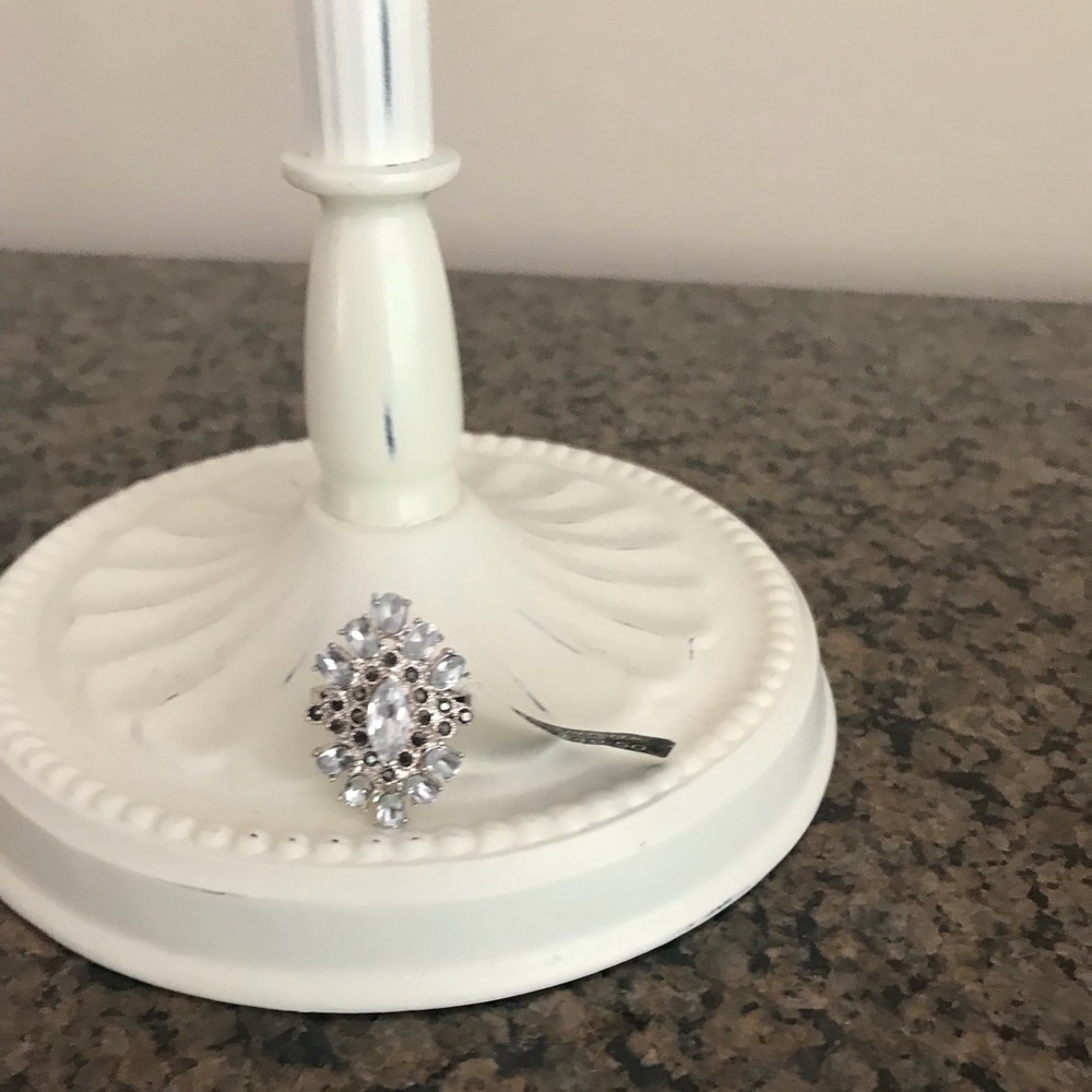 Banana Republic Statement Ring. Size 6. NWT